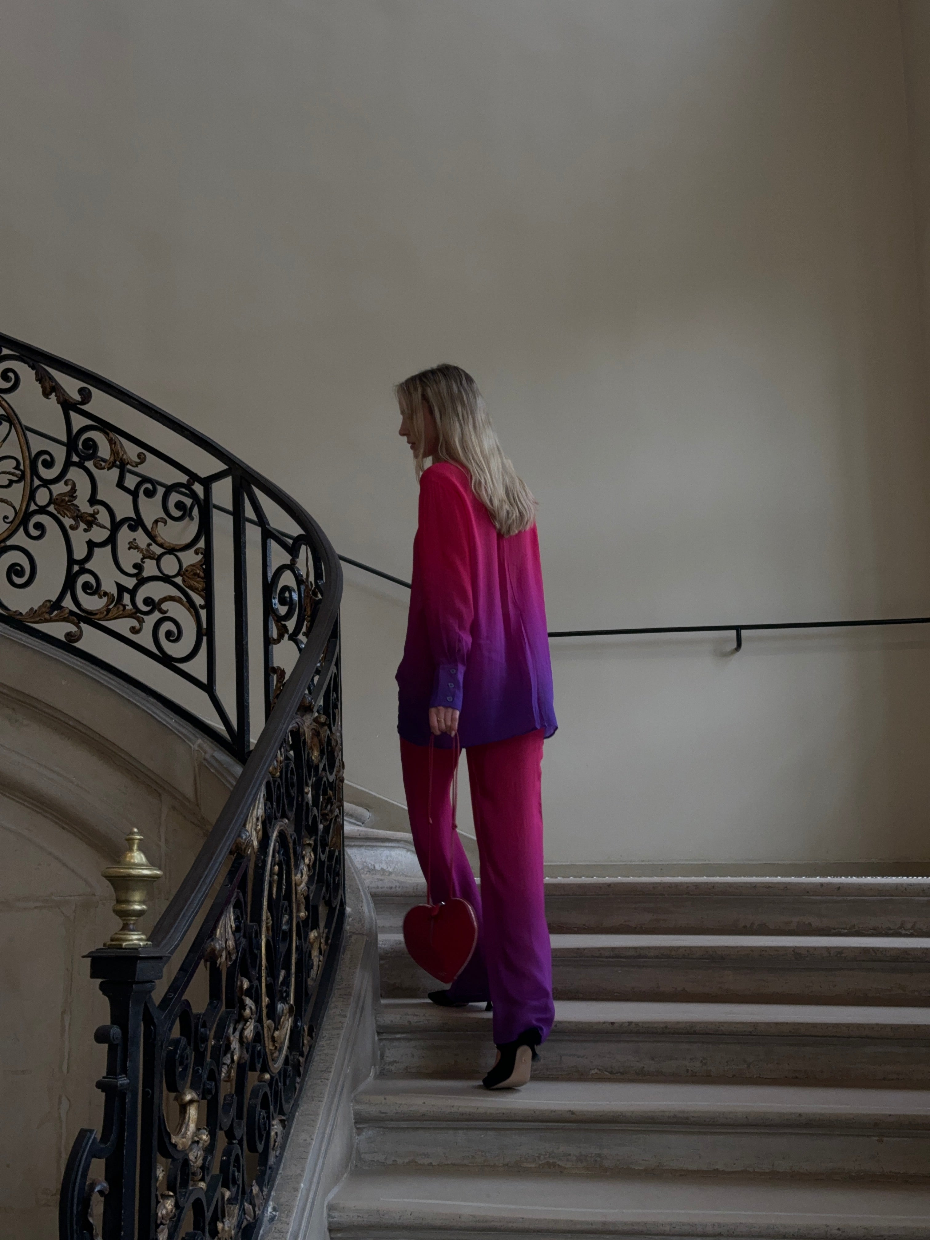 lady wearing sommer swim resort wear